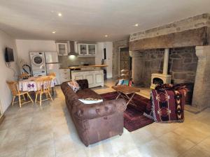 Appartements Gite equestre, belle maison ancienne en pierre : photos des chambres