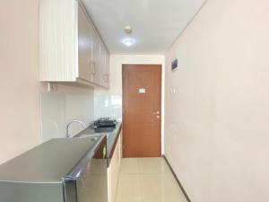 Simply Bright Studio Room at Gateway Pasteur Apartment By Travelio