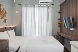 Good Designed and Cozy Studio at Sky House BSD Apartment By Travelio