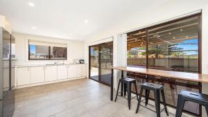 Sea Breeze Retreat - Beach Front