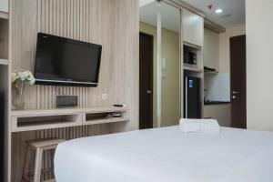 Comfort and Homey Studio at Transpark Bintaro Apartment By Travelio