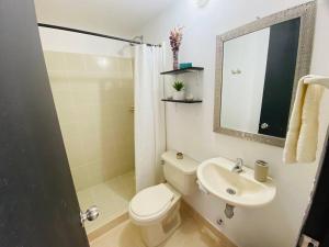 Apt 807 2BR, WiFi, Pool, Gym, Close to universities