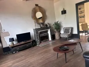 La Tour Mailly - 3 pièces tout confort - Pierreclos