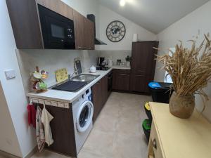 Maisons de vacances Charmant gite pres d-Orleans avec jardin privatif et parking - FR-1-590-524 : photos des chambres