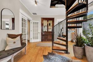 NEW! Fun & style Eastside MKE Best Day Townhouse - 3hvězdičkové hotely ve městě Milwaukee