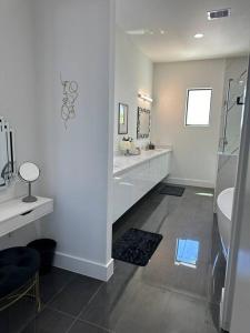 Newly Constructed Winsome Village - A Galleria Area