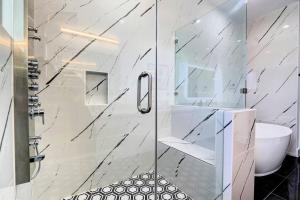 Newly Constructed Winsome Village - A Galleria Area