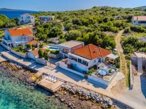 Family friendly seaside apartments Iz, Iz - 22025 - Iž Mali