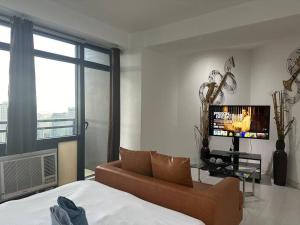 Gramercy Studio on 52nd Floor Rockwell View Free WiFi