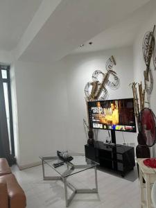 Gramercy Studio on 52nd Floor Rockwell View Free WiFi