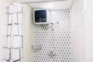 Cozy and Fancy Studio Apartment at M-Town Residence By Travelio