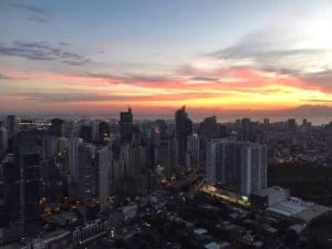 66F 1 BR Penthouse with 2 Balconies Panoramic View