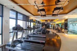 66F 1 BR Penthouse with 2 Balconies Panoramic View