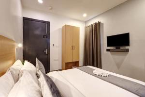 Hotel The Rasa Near Welcome Metro Station