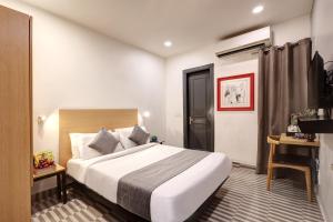 Hotel The Rasa Near Welcome Metro Station