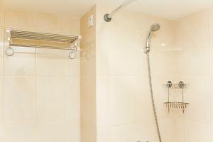 Comfort and Minimalist Studio at Springlake Summarecon Bekasi Apartment By Travelio