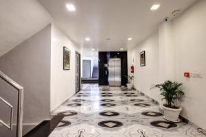 Hotel The Rasa Near Welcome Metro Station