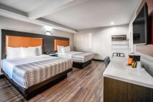 Queen Room with Two Queen Beds room in Rodeway Inn South Gate - Los Angeles South