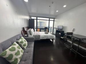 Gramercy Studio with City View fast WIFI Free use of Amenities - 3-gwiazdkowe hotele w mieście Manila