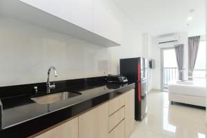 Comfort and Warm Studio at Ciputra World 2 Apartment By Travelio