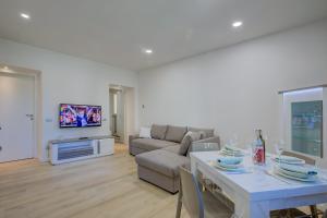Patty New Apartment in Laveno Center - Happy Rentals