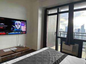 52F Sunset View Studio in Gramercy Pool Gym Sauna