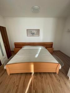 Апартаменти з балконом студія без окремої спальні