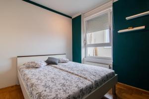 Flexible SelfCheckIns 114 - Zagreb - Bedroom - Loggia