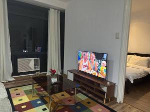 Spacious Corner 1 Bedroom with Balcony Gramercy