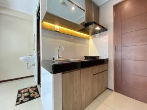 Relaxing 2BR at Gateway Pasteur Apartment By Travelio