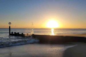 Hengistbury Reach with Jacuzzi hot tub