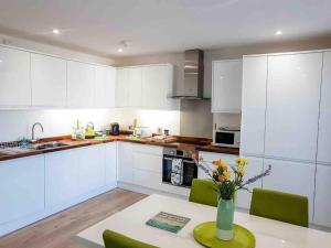 Hengistbury Reach with Jacuzzi hot tub