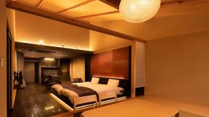 Tsumugi Tojihigashimonmae