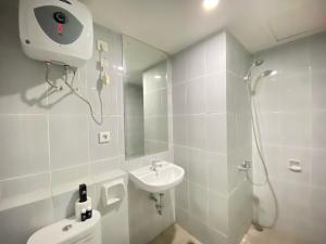 Luxury Spacious 3BR Apartment at Newton Residence Bandung By Travelio