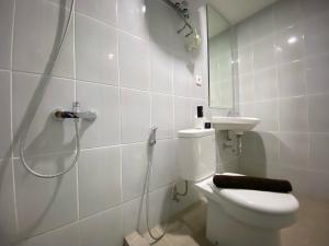 Luxury Spacious 3BR Apartment at Newton Residence Bandung By Travelio