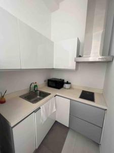 64F Spacious 1 BR Nice View Pool Sauna Gym