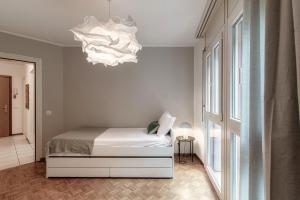 Pink Flat 2 by Quokka 360 - At the border of Switzerland