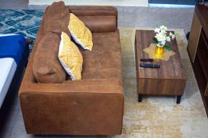 Derosa Studio Fig Tree Apartment