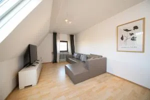 Haus mit 3 Schlafzimmern - 6 Betten - Free Parking - Büttgen