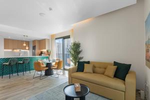 Stunning 1 bedroom Apartment w Burj Khalifa View