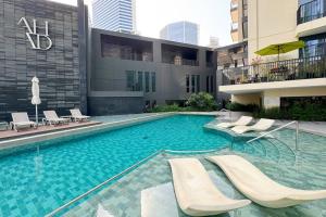 Stunning 1 bedroom Apartment w Burj Khalifa View
