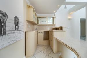 Seaview Villa, Beach Club, HoutBay, Cape Town, South Africa