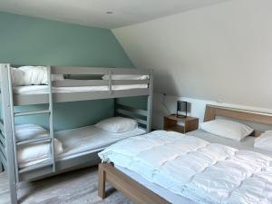 Maisons de vacances Les Tournaisiens, Cottage a 2 pas de Wimereux : photos des chambres
