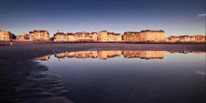 Maisons de vacances Les Tournaisiens, Cottage a 2 pas de Wimereux : photos des chambres