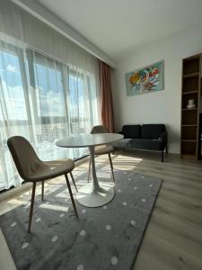 Elegant Studio with City Views - Prime Location - 02