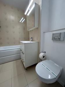 Elegant Studio with City Views - Prime Location - 02