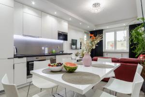 Lumina 3 bedrooms apart near the Warszawa Zahodnia