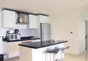 Nakalay Palm by Thaire