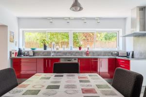 Apt T5 rénové avec bureau jardin et parking en centre ville