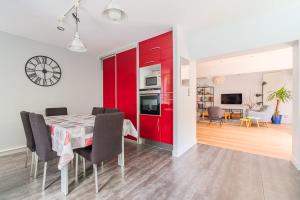 Apt T5 rénové avec bureau jardin et parking en centre ville